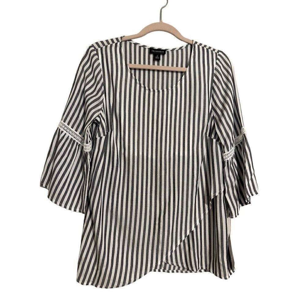 I.N Studio womens top size S NWT